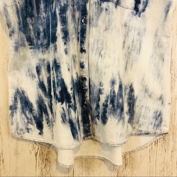 NWT Rock & Republic Embellished Acid Wash Top. - Picture 4 of 8